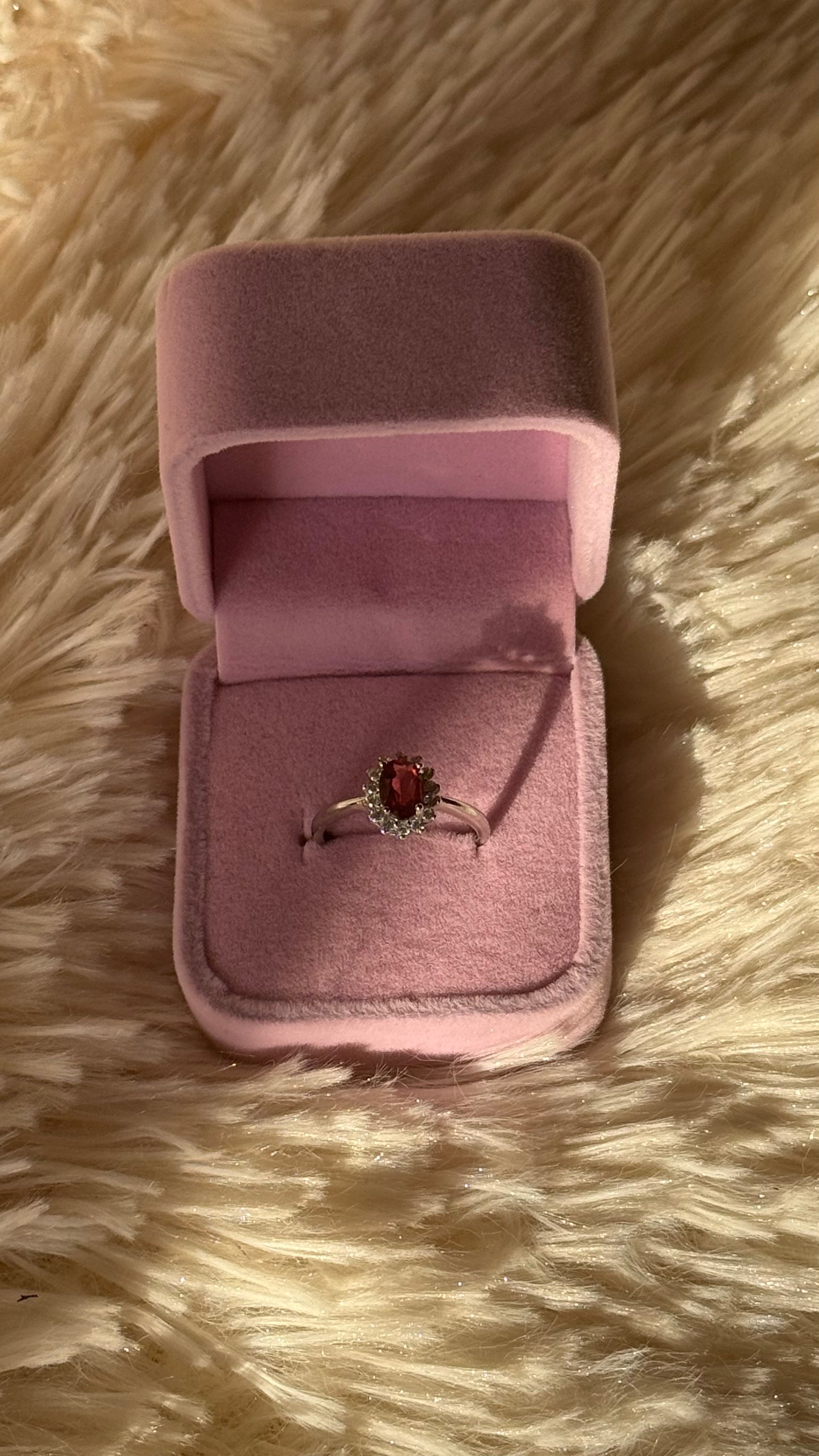 Anello in Granato