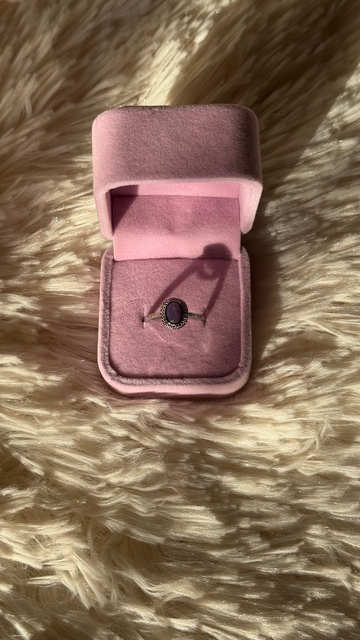 Anello in Charoite