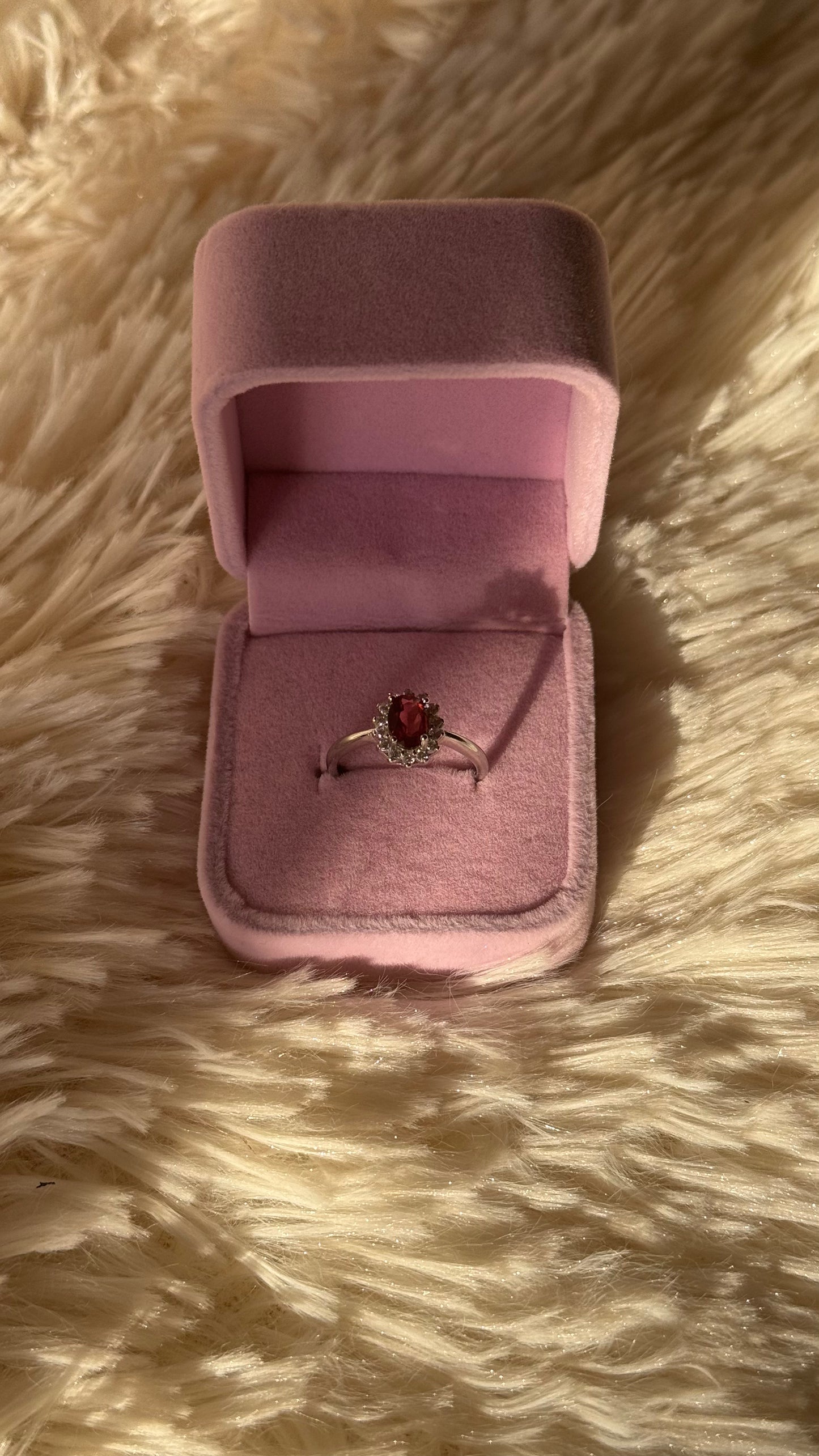 Anello in Granato